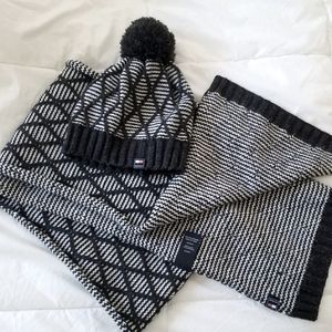 Tommy Hilfiger Hat & Scarf set